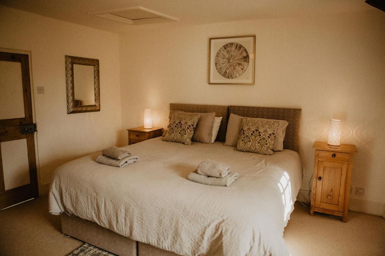 バーンスタプル Holwell Holistic Retreat Bed & Breakfast エクステリア 写真