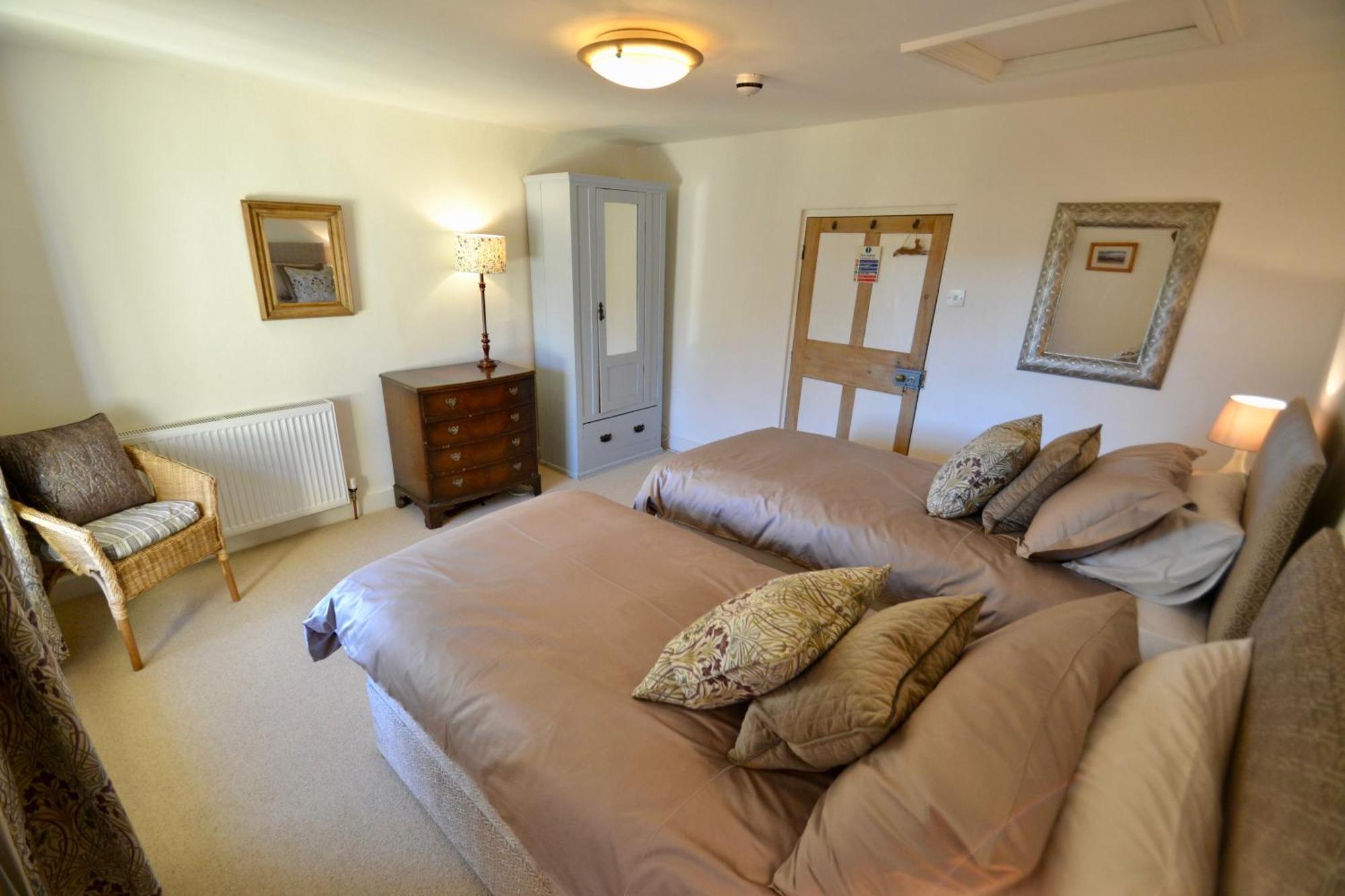バーンスタプル Holwell Holistic Retreat Bed & Breakfast 部屋 写真